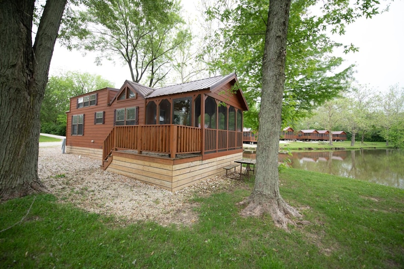 Deluxe South Shore Cindy Bear™ Cabin-1